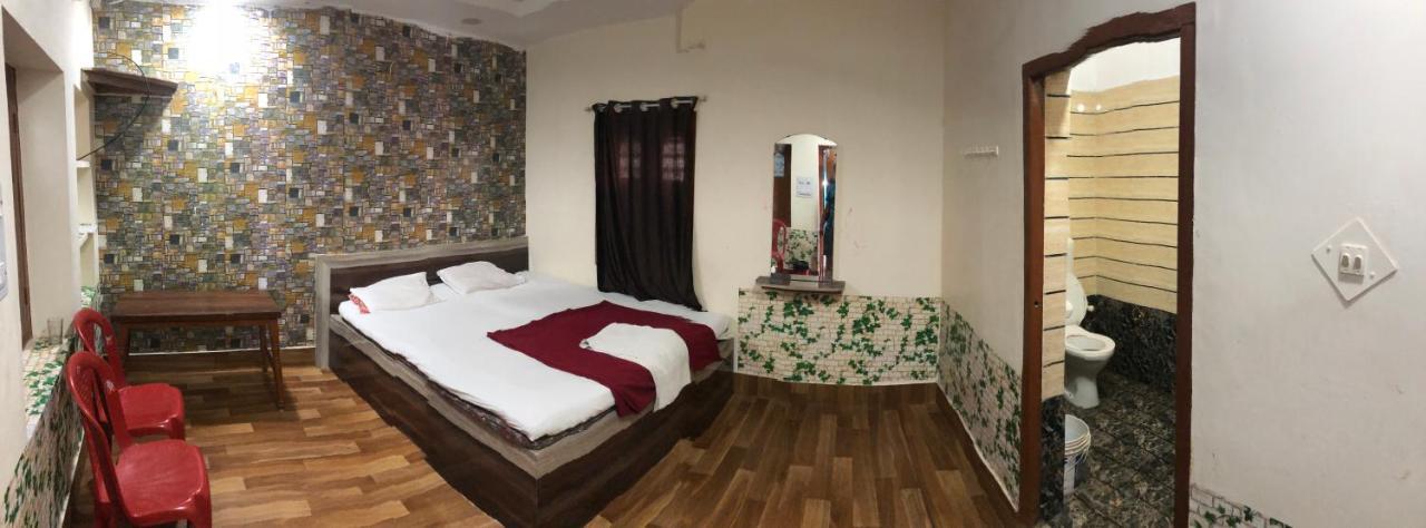 Hotel Bobby House 450m From & 1 Km From Temple