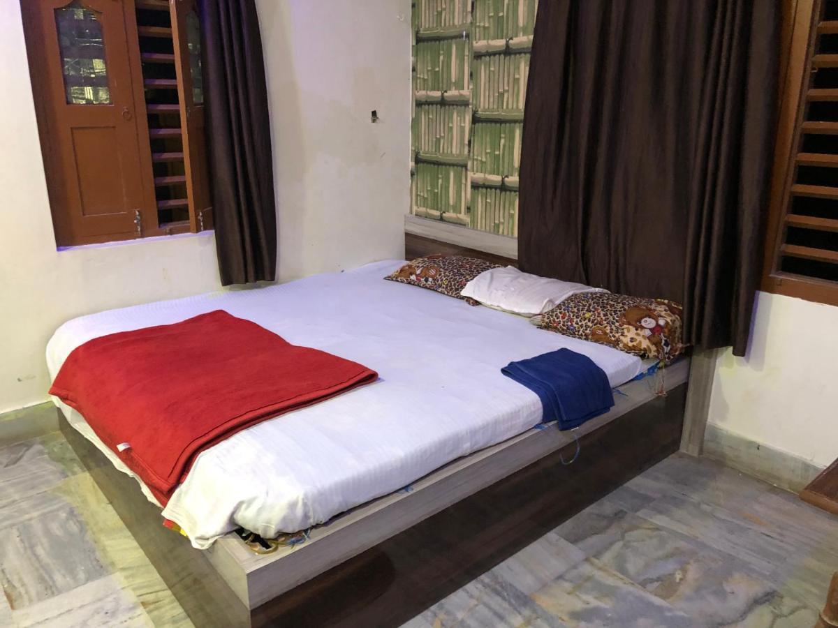 Hotel Bobby House 450m From & 1 Km From Temple
