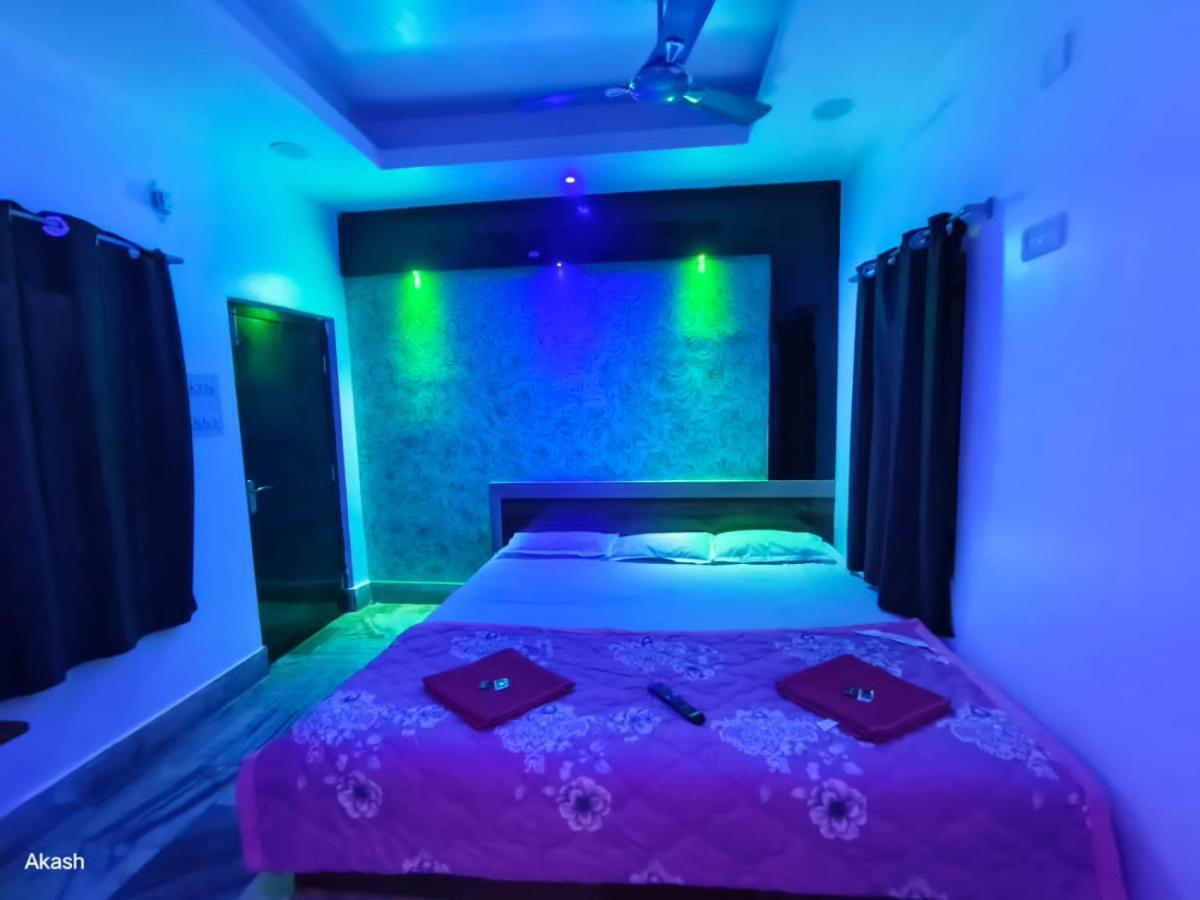 Hotel Bobby House 450m From & 1 Km From Temple