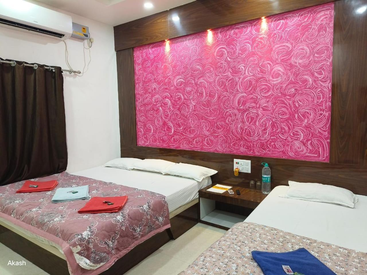 Bobby House 450m From & 1 Km From Temple 4*
