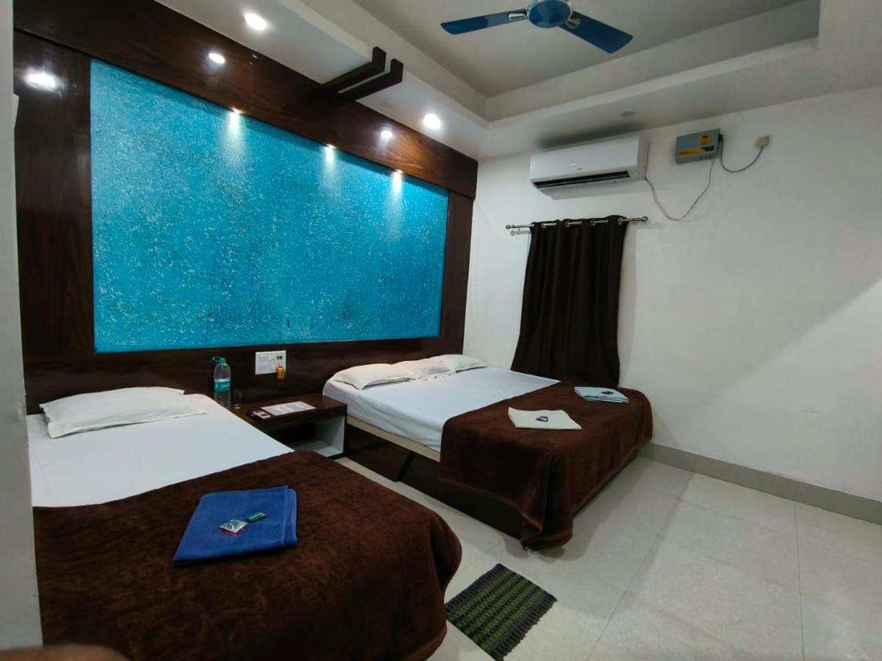 Bobby House 450m From & 1 Km From Temple Puri